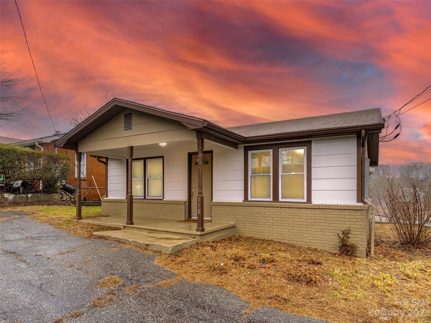 110 Oakhurst St, Hendersonville, NC 28792 - photo 1