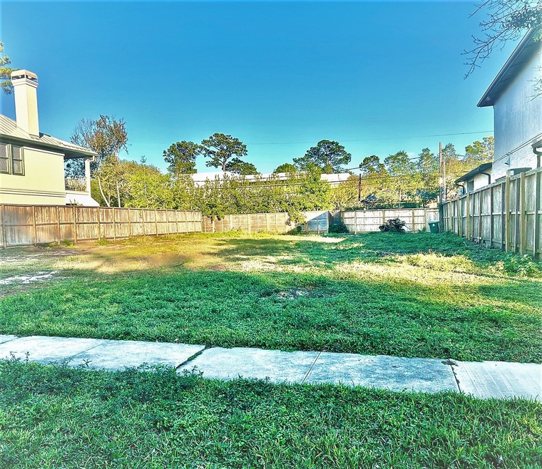 9900 SF Lot Ready to build on. Approximate dimensi