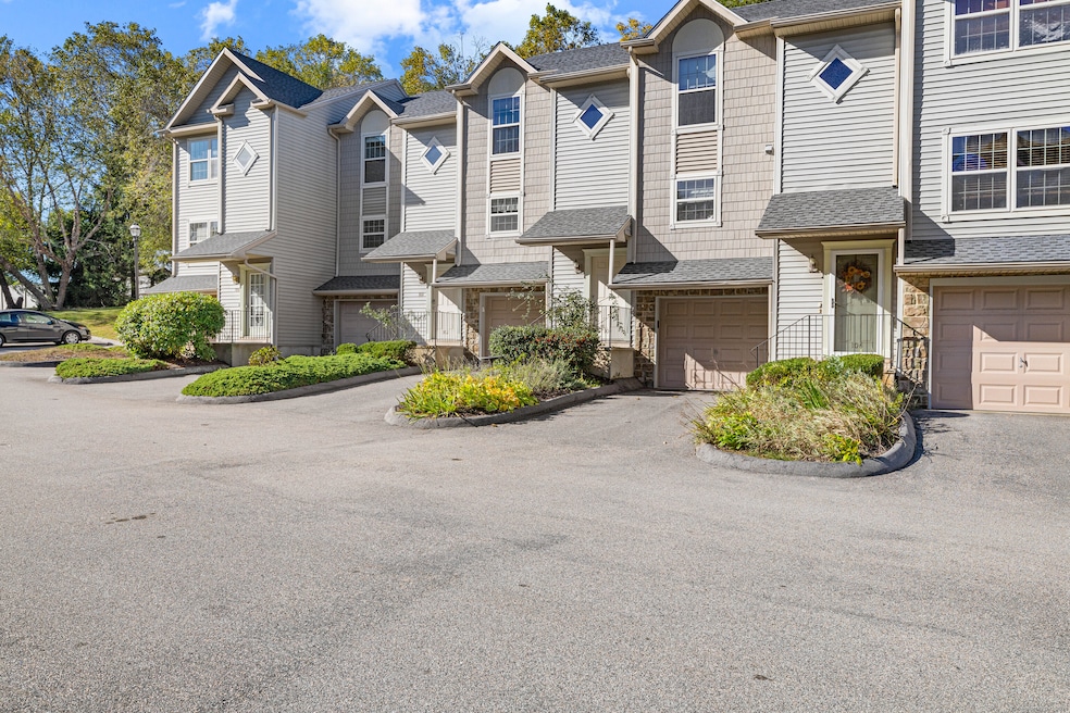 19 Hawthorne Dr unit 104, New London, CT 06320 - photo 1