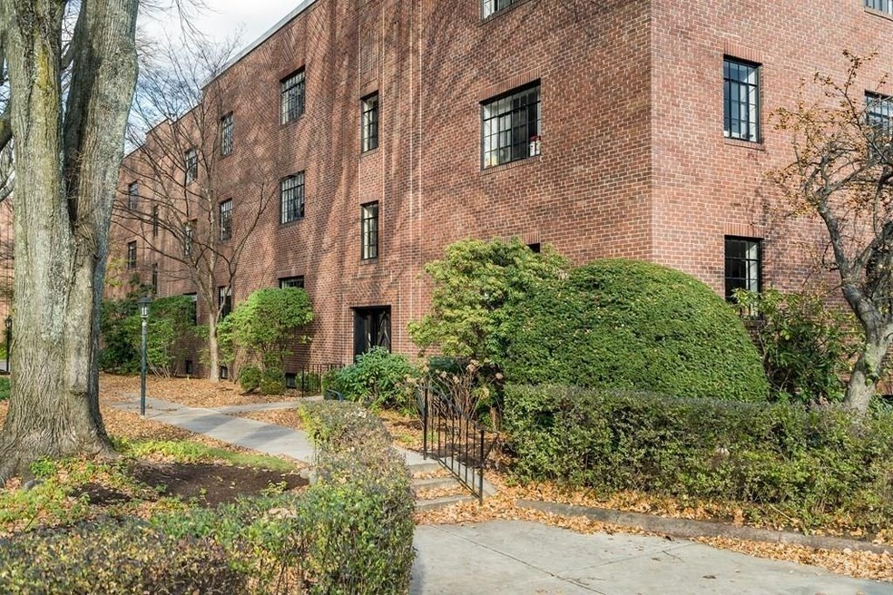 114 Sewall Ave unit A, Brookline, MA 02446 - photo 1
