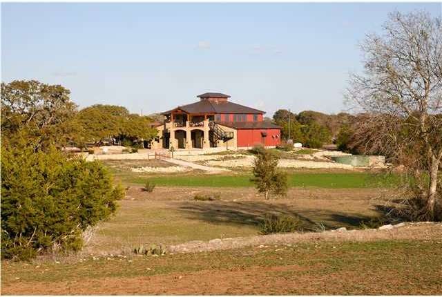 Land/Lot : Impressive acreage with a stunning mode