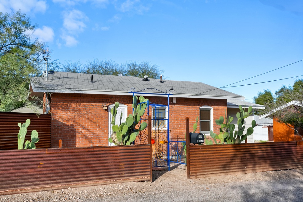 Welcome to 925 N. Bean Ave!