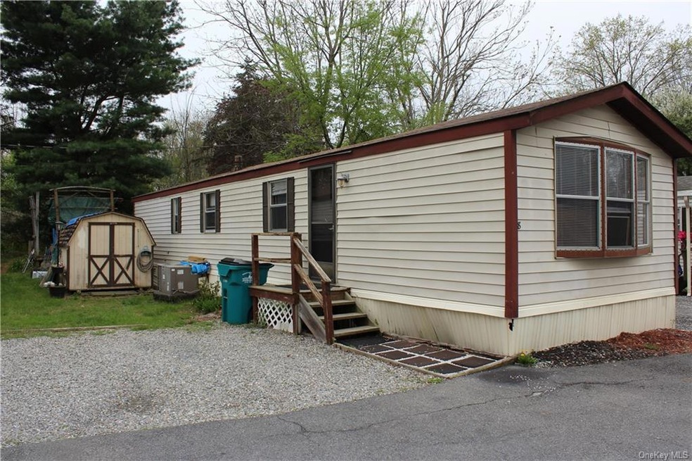 8 Willow Tree Ln, Poughkeepsie, NY 12601 - photo 1