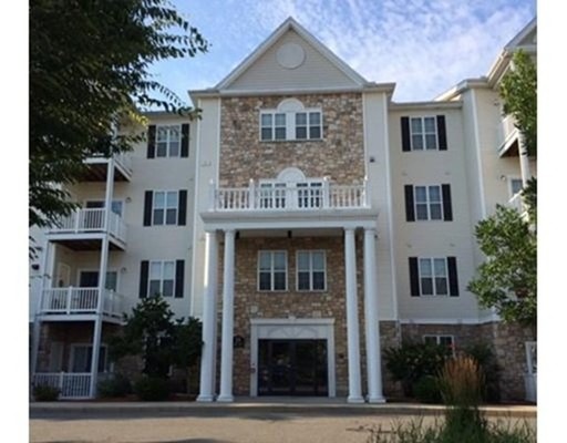 Spicket Commons unit 216, Methuen, MA 01844 - photo 1