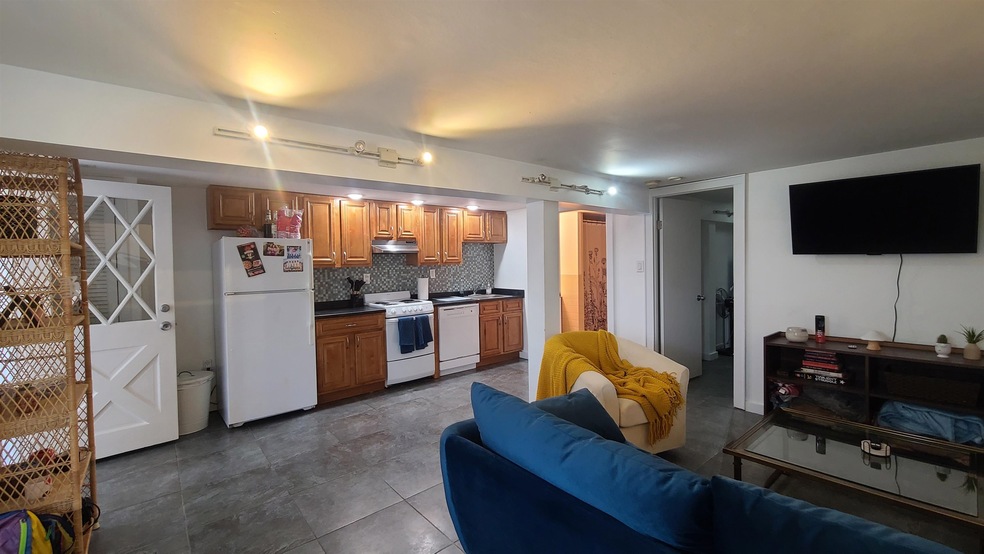 957 Jfk Blvd E unit 1, Weehawken, NJ 07086 - photo 1