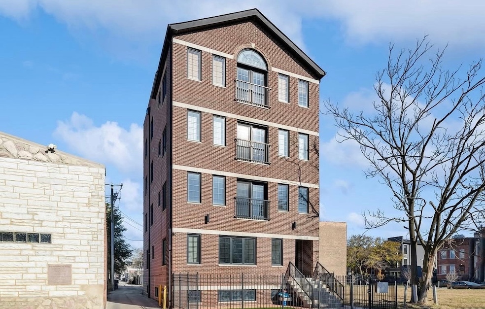 548 E 50th St unit 3, Chicago, IL 60615 - photo 1