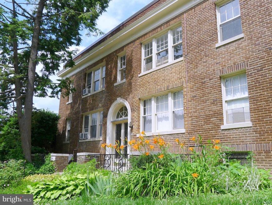 3411 29th St NW unit 11, Washington, DC 20008 - photo 1