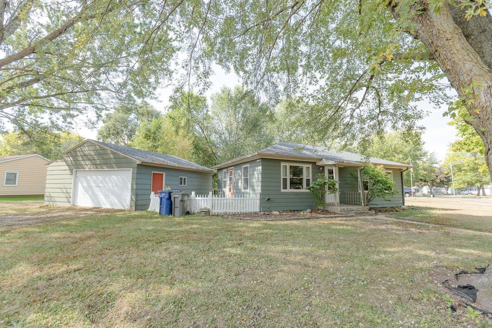 900 W 5th St, Spencer, IA 51301 - photo 1
