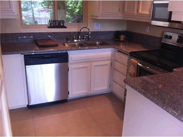 Beautiful Kitchen Great for Entertaining!