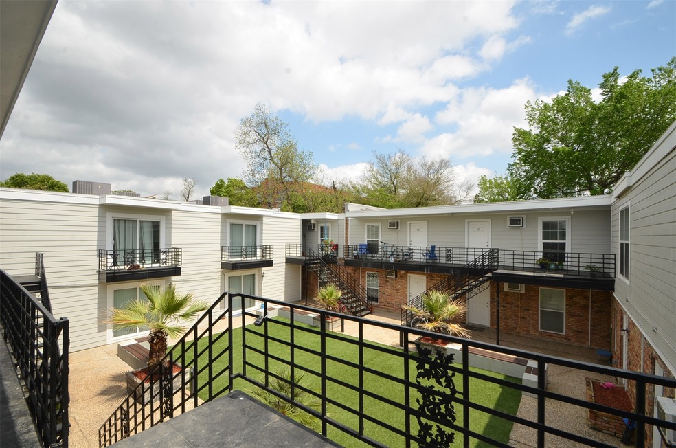 1419 Hawthorne St unit 27, Houston, TX 77006 - photo 1