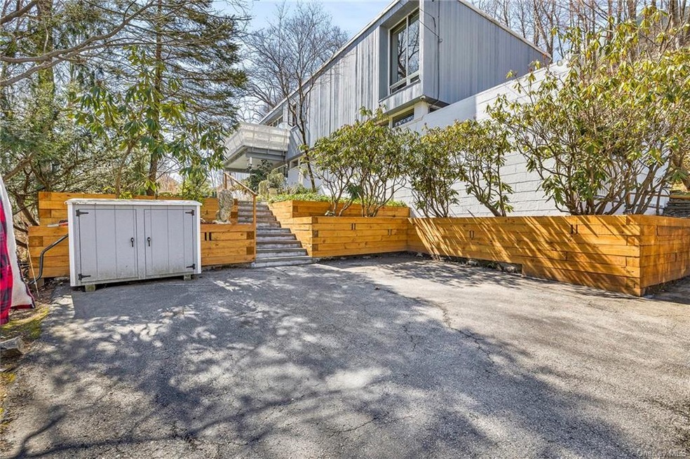 360 Bear Ridge Rd, Pleasantville, NY 10570 - photo 1