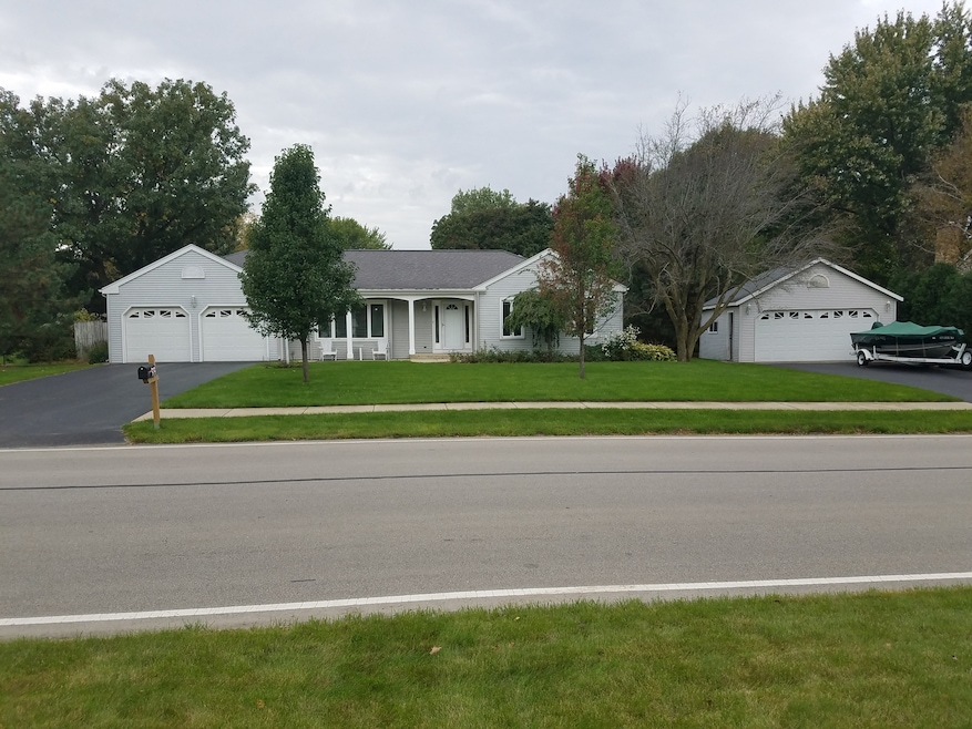 919 Woodland Hills Rd, Batavia, IL 60510 - photo 1