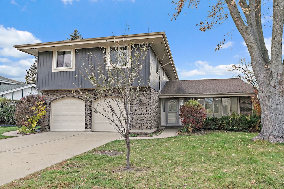 1126 Tiverton Ct, Schaumburg, IL 60193 - photo 1