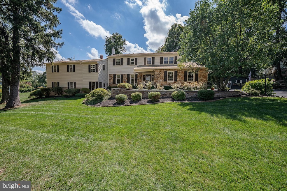 681 Fernfield Cir, Wayne, PA 19087 - photo 1