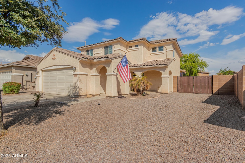 RV Gate & Large Side Yard!