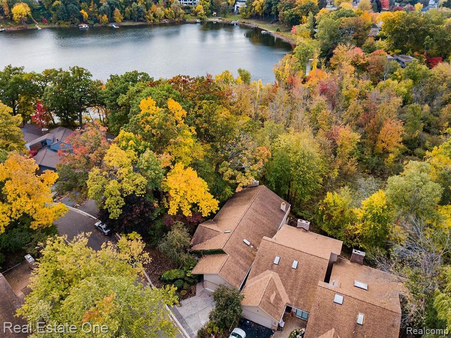 3636 Pheasant Run- Lake view end unit.