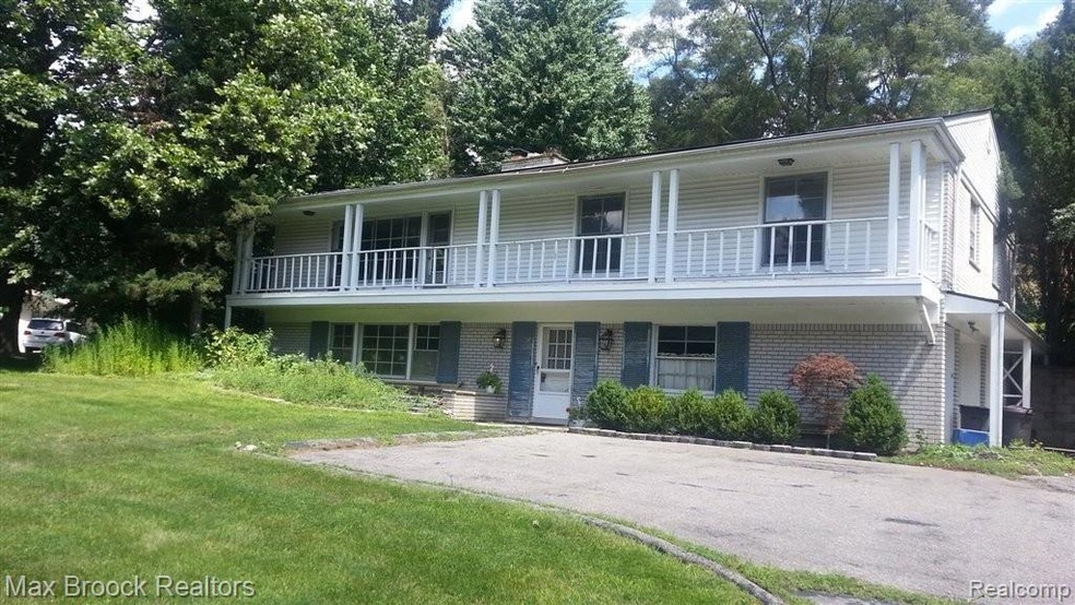 Raised Ranch - Bloomfield