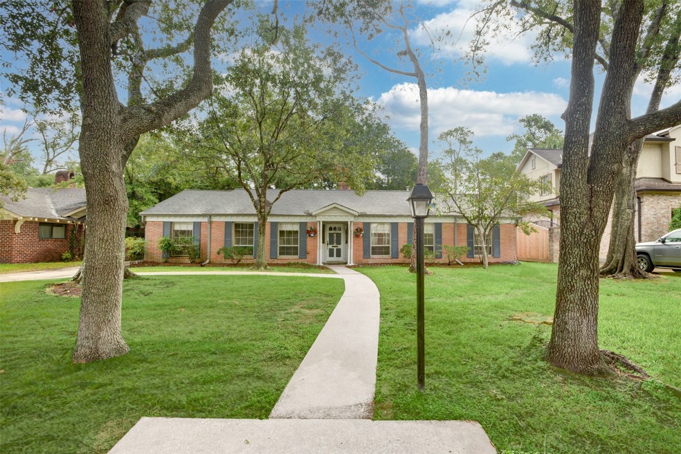 266 Stoney Creek Dr, Houston, TX 77024 - photo 1