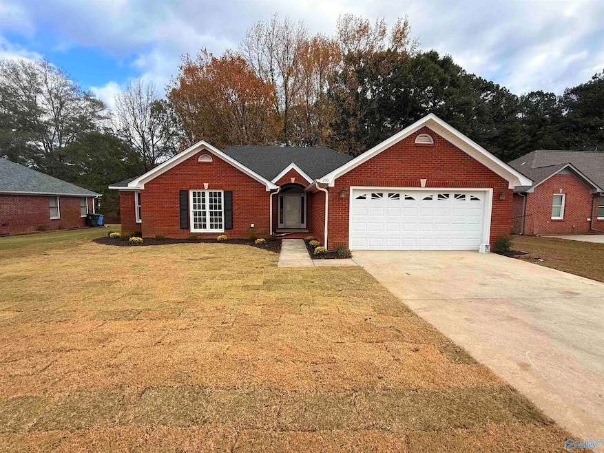 200 Bellemeade St SW, Hartselle, AL 35640 - photo 1