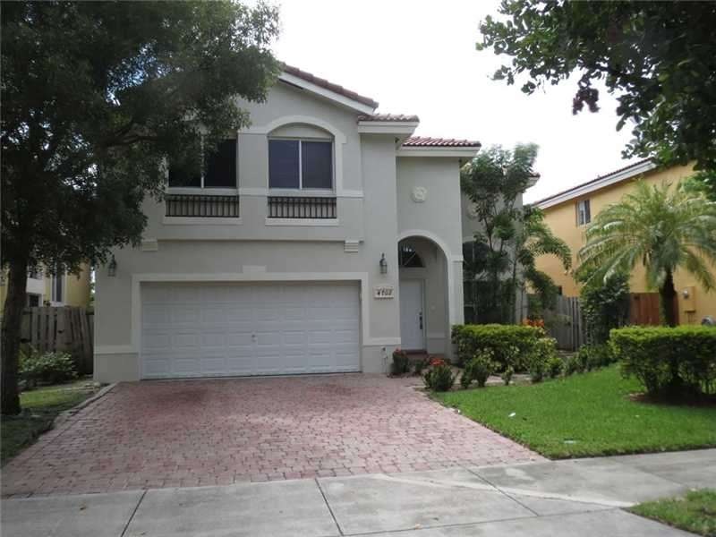 4702 NW 109th Ct, Doral, FL 33178 - photo 1