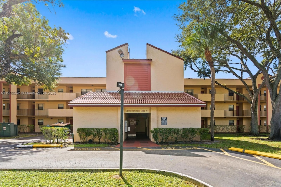 3199 Foxcroft Rd unit 314, Miramar, FL 33025 - photo 1