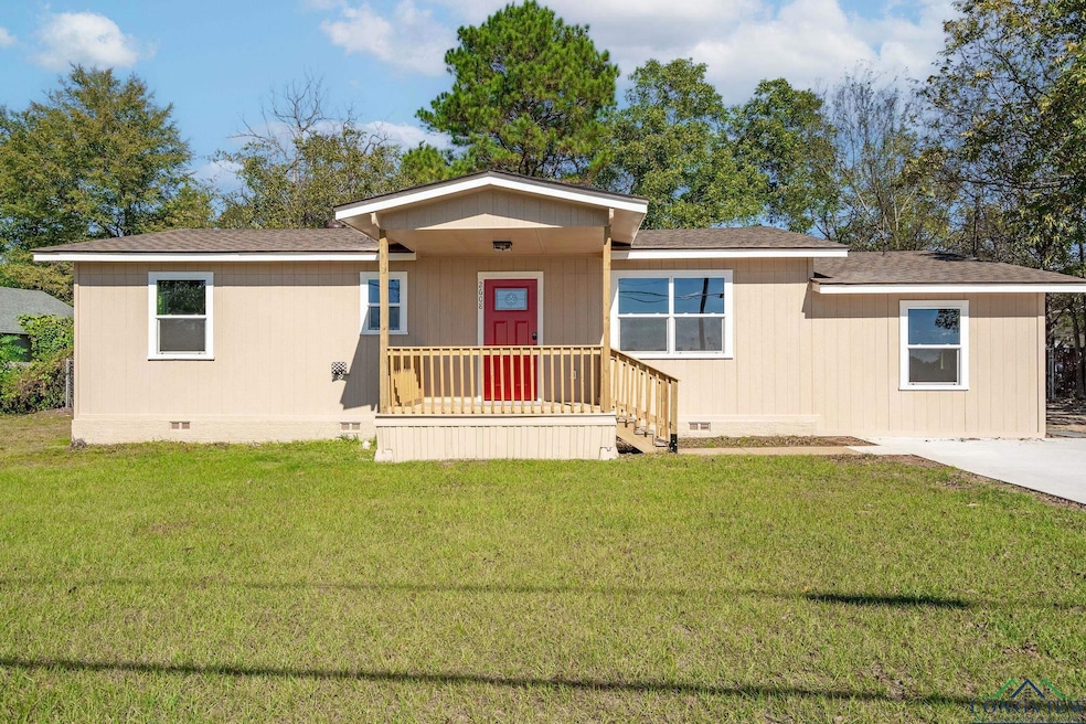 2608 Hendricks St, Gladewater, TX 75647 - photo 1