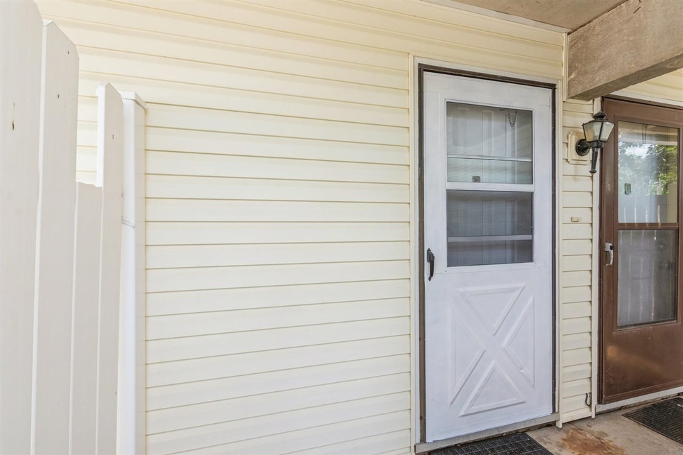 2955 Bowling St SW, Cedar Rapids, IA 52404 - photo 1