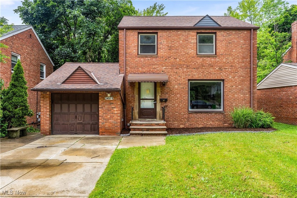 24571 Hawthorne Dr, Euclid, OH 44117 - photo 1