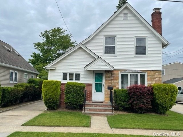 2324 Yorktown St, Oceanside, NY 11572 - photo 1