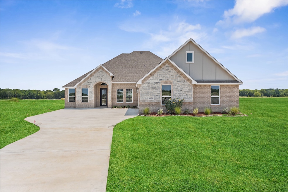 1052 Grison Cir, Corsicana, TX 75109 - photo 1