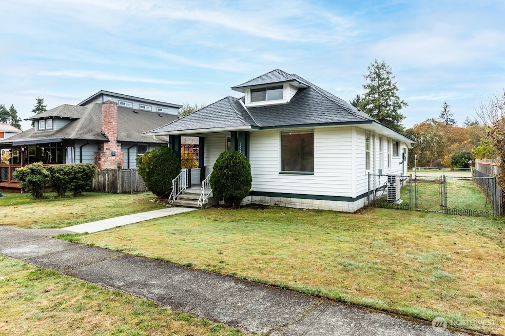 602 Louviers Ave, Dupont, WA 98327 - photo 1