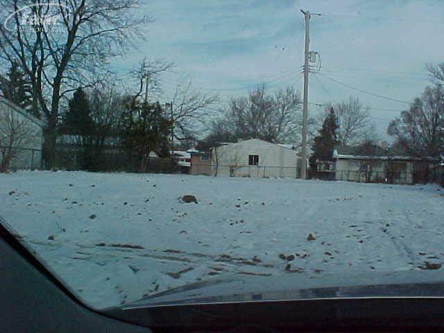 6642 Daryll Dr, Flint, MI 48505 - photo 1