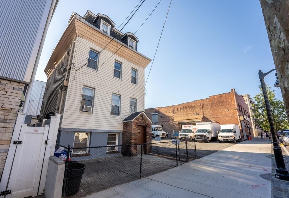 605 Palisade Ave, Union City, NJ 07087 - photo 1