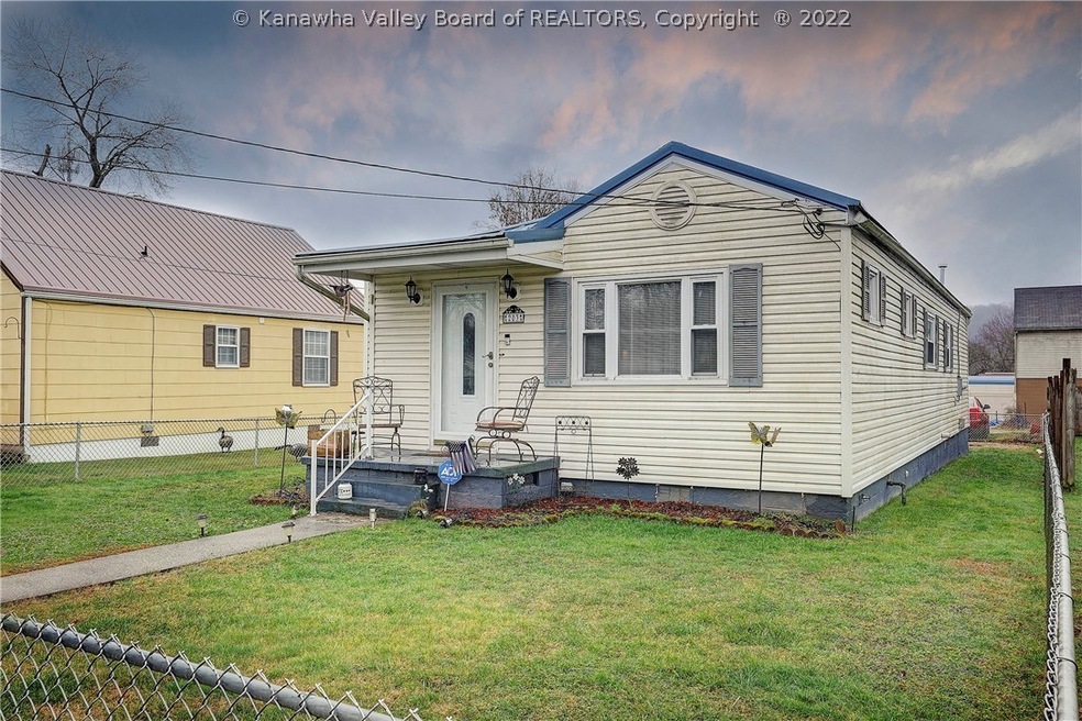 203 Marshall Ave, Dunbar, WV 25064 - photo 1