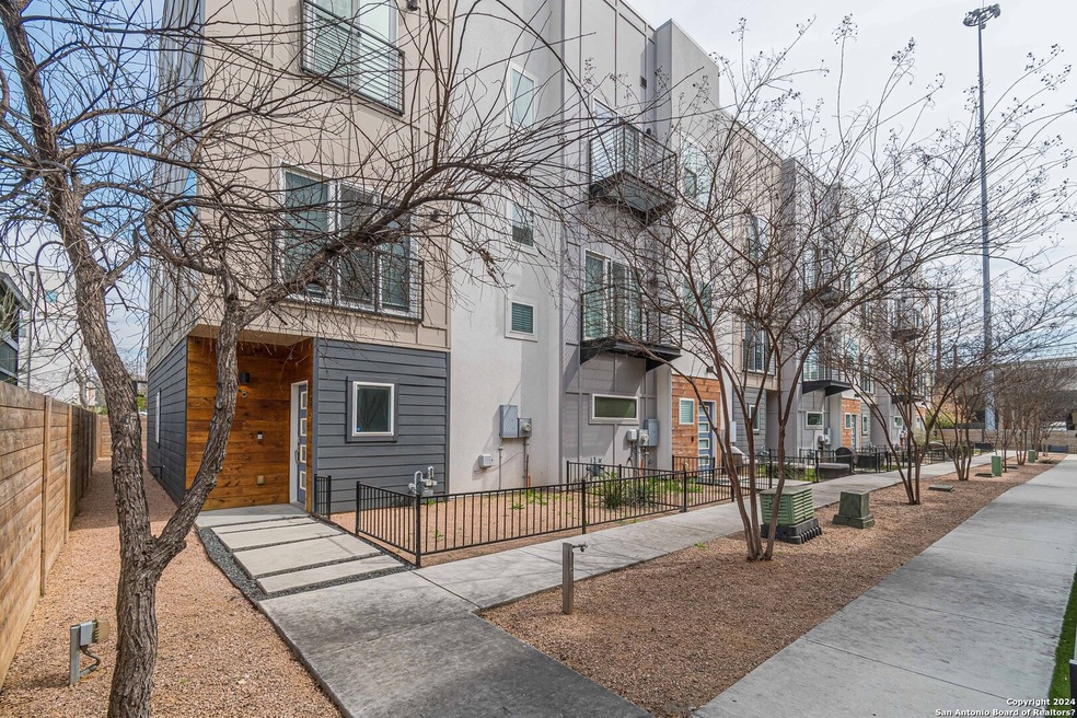 811 E Elmira St unit 8, San Antonio, TX 78212 - photo 1