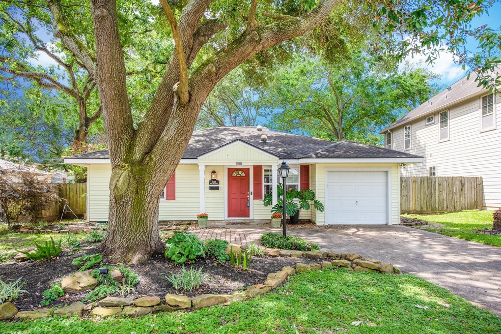 1067 W 42nd St, Houston, TX 77018 - photo 1