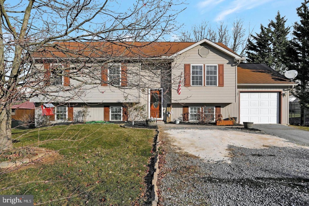 1966 Wren Ct, Chambersburg, PA 17202 - photo 1