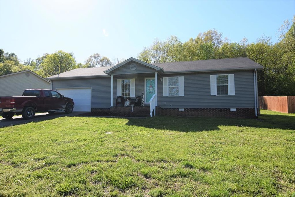 302 Pine Hill Dr, Hopkinsville, KY 42240 - photo 1