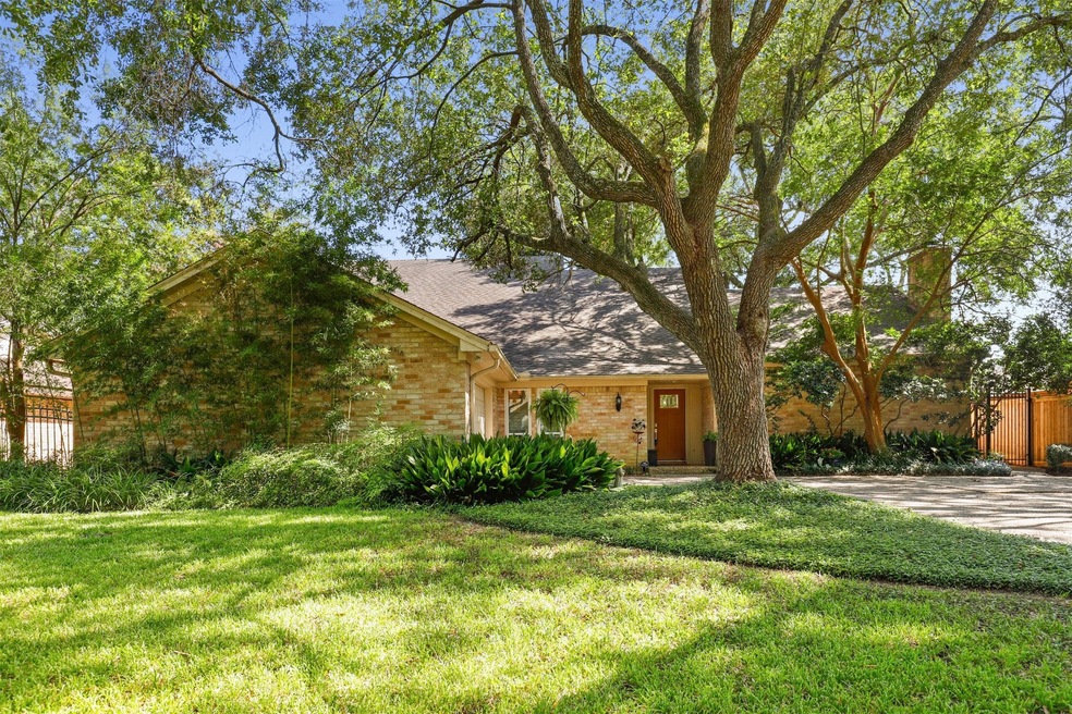 10043 Cedar Creek Dr, Houston, TX 77042 - photo 1