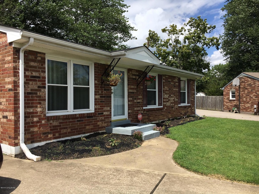 6501 Larch Ct, Louisville, KY 40229 - photo 1