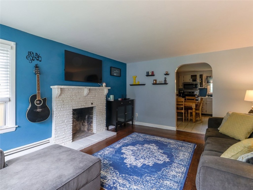 32 Darling St, Warwick, RI 02886 - photo 1