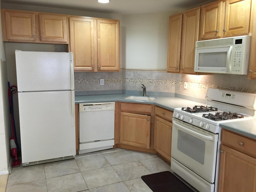 17 Bridgepointe Dr unit 208, South Amboy, NJ 08879 - photo 1