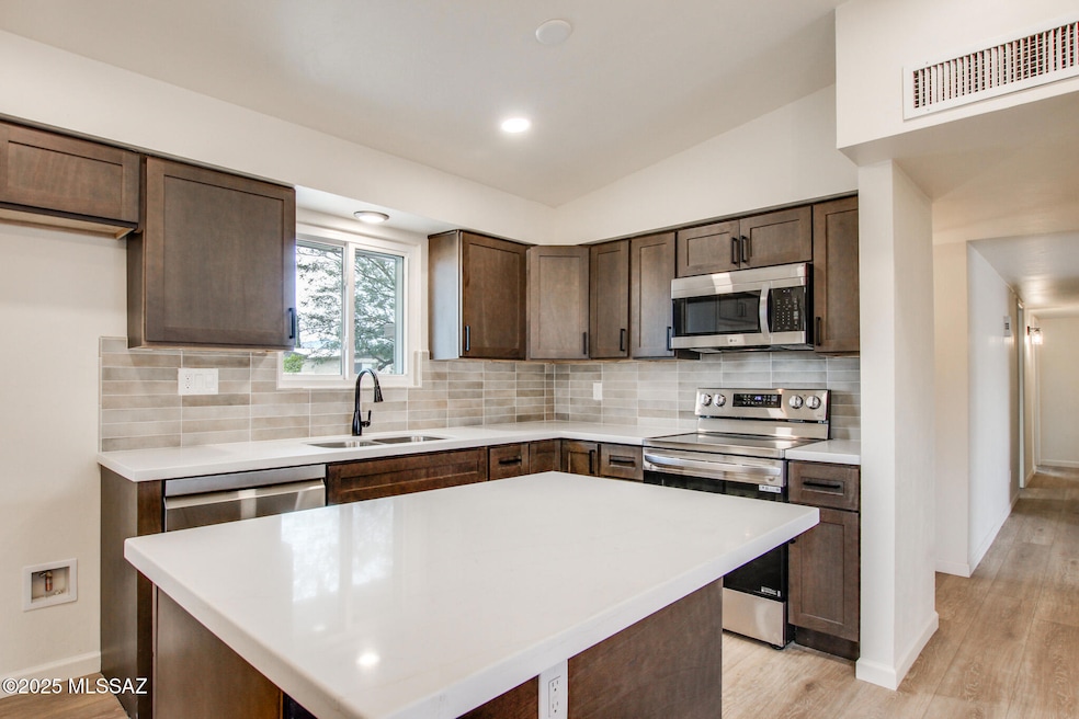 9054 E 25th St, Tucson, AZ 85710 - photo 1