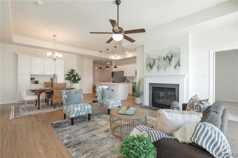 Welcome to 10382 Farm Glen Way! Open concept perfe