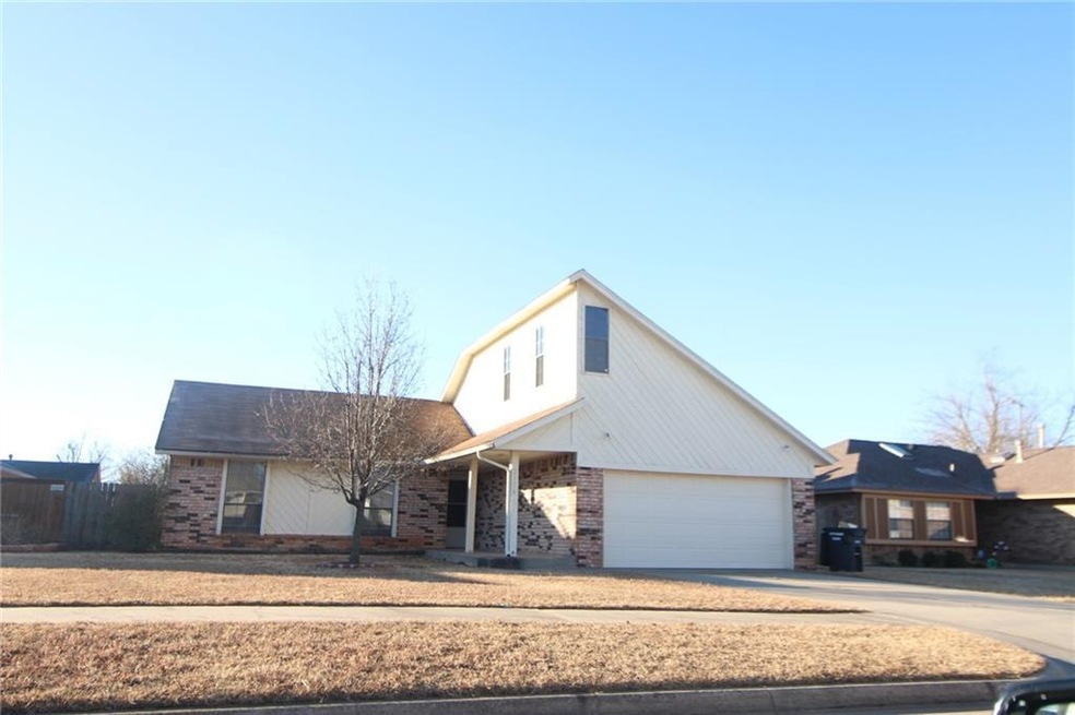 2124 NE 11th St, Moore, OK 73160 - photo 1