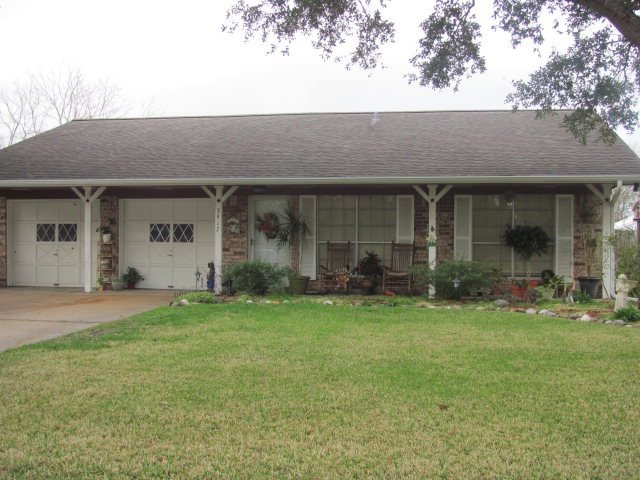3917 Heatherglen St, Bay City, TX 77414 - photo 1