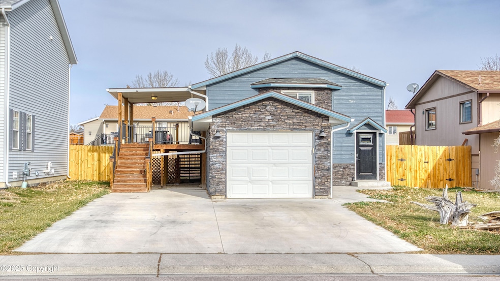 212 W Laurel St, Gillette, WY 82718 - photo 1