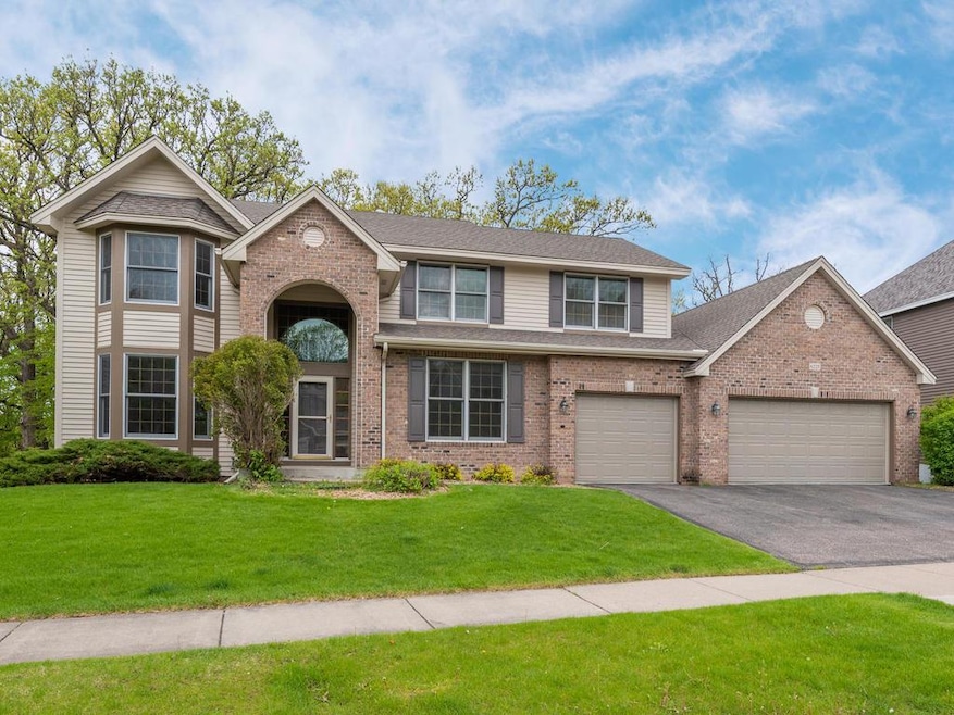 Beautiful & spacious 5 Bdrm Home located in excell