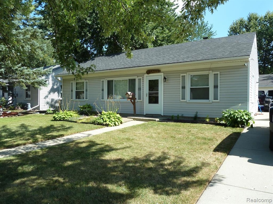 26660 Woodmont St, Roseville, MI 48066 - photo 1