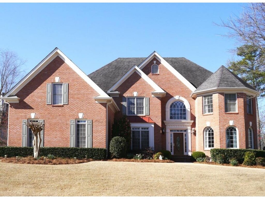 Traditional 3.5 side brick with 6 bedrooms and 5 b